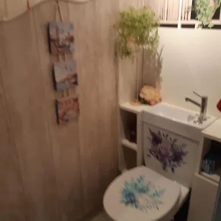 2 Avec Lit Double Dans Pavillon, Chez Lilyanne ホームステイ
