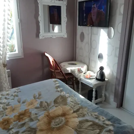 ホームステイ 2 Avec Lit Double Dans Pavillon, Chez Lilyanne