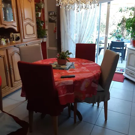 2 Avec Lit Double Dans Pavillon, Chez Lilyanne ホームステイ Tonnay-Charente